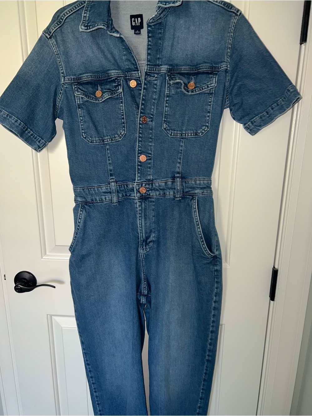 GAP Women’s Petite 6 Blue Denim Jumpsuit - Short Sleeve. Excellent Condition.